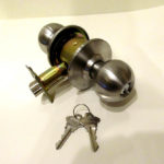 heavy duty key-in-lock doorknob